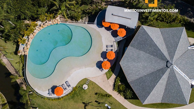 Casa com piscina de borda infinita no Condomínio Panorâmico