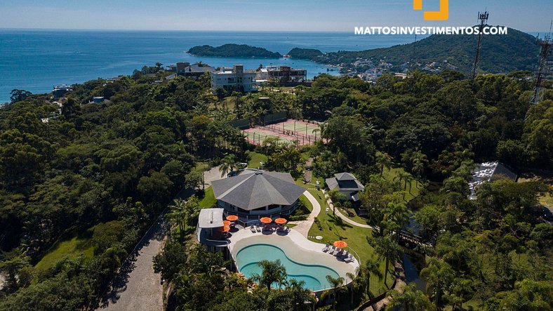 Casa com piscina de borda infinita no Condomínio Panorâmico