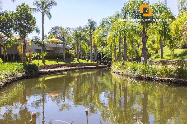 Casa com piscina de borda infinita no Condomínio Panorâmico